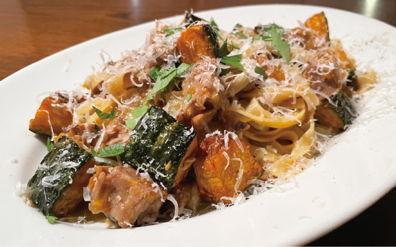 平牧三元豚とポルチーニ北海道カボチャのラグー　タリアテッレ